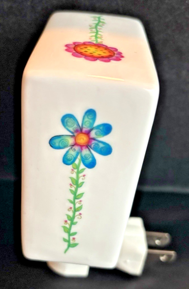 "Haley" Light-Up Ceramic Floral Nightlight