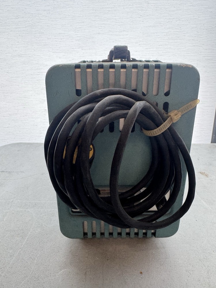 HEWLETT PACKARD HP MODEL 400D VACUUM TUBE VOLTMETER, (powers on, Untested)