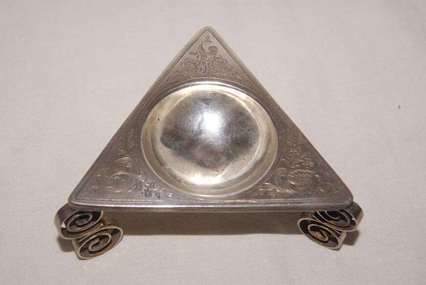 Antique triangular historism silver spice / salt bowl, est. ~ 1800 - 1850