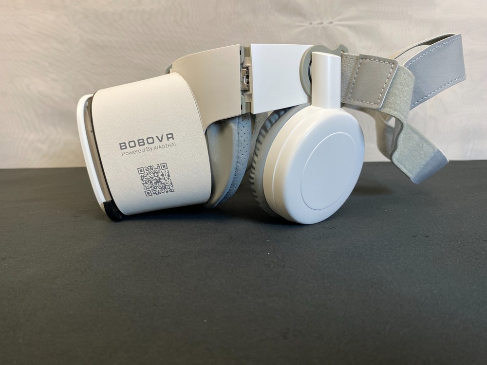 Bobovr Z6 White Foldable Wireless Bluetooth Virtual Reality Headset