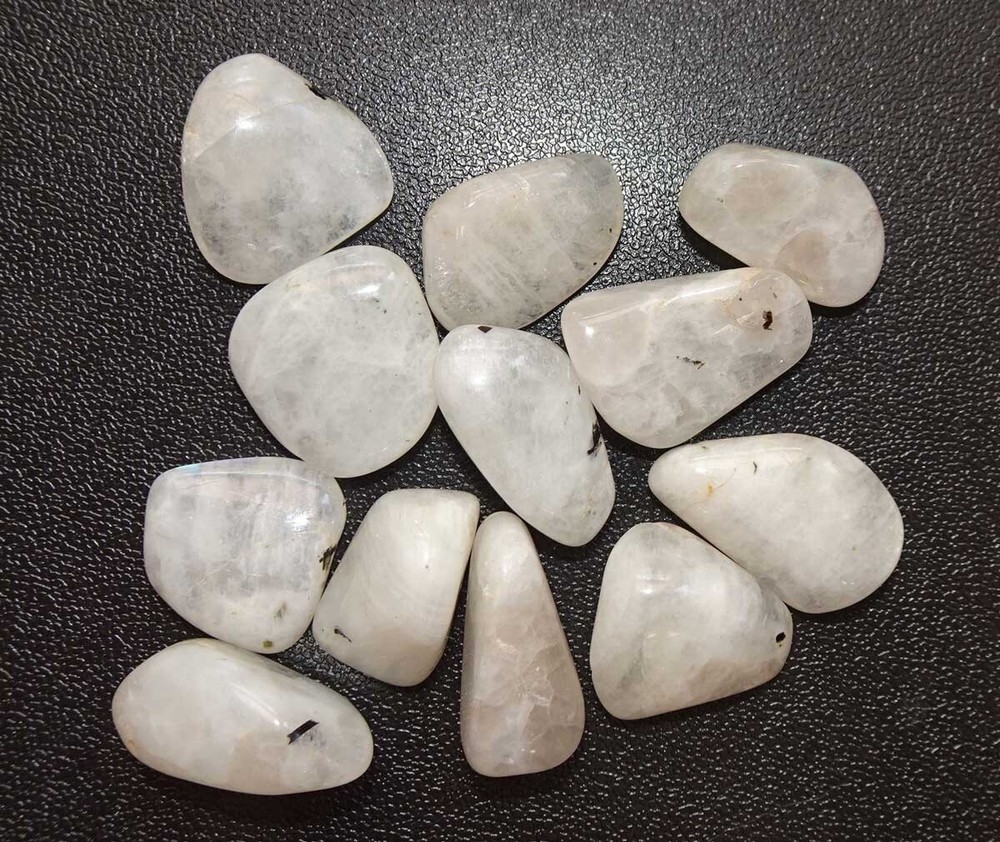 Rainbow Moonstone - 12 Tumbled stones rt663e