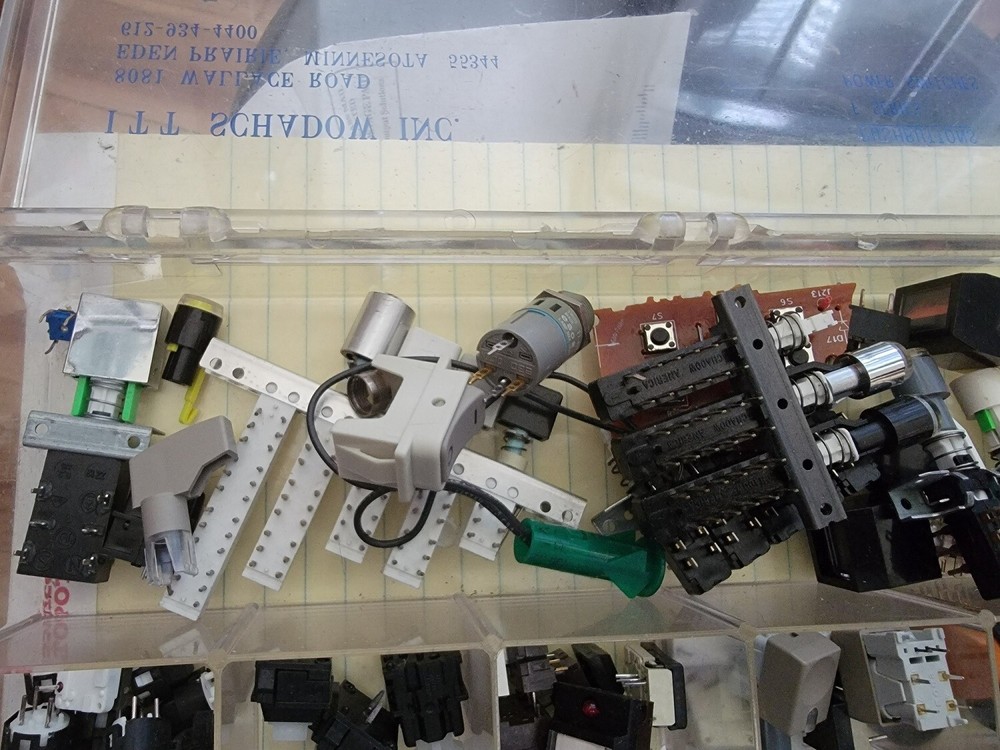 Micro Switches HUGE LOT!!