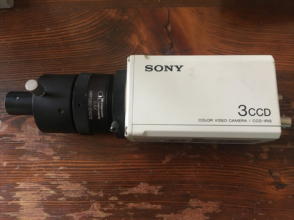 Sony DXC-960MD 3 CCD-Iris Color Video Camera 0.6x Diagnostic Instruments Adapter