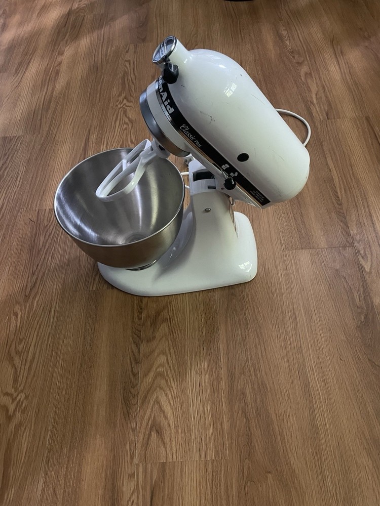 KitchenAid Classic Plus White With Bowl And 3 Attachments