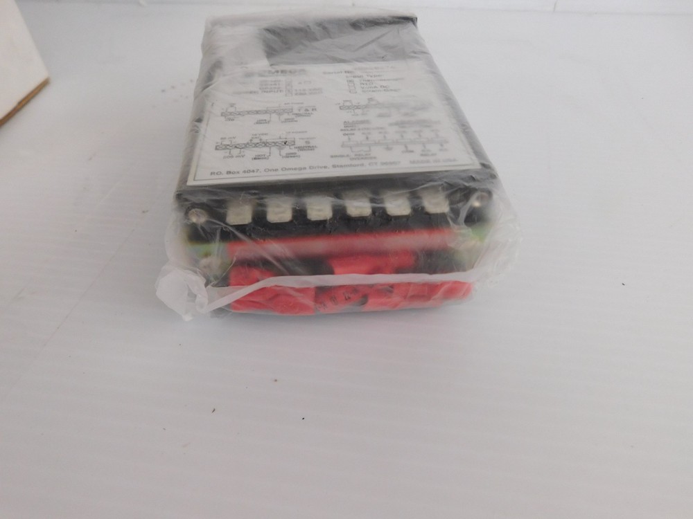 OMEGA DP461-T THERMOCOUPLE PANEL READER - NEW (MPT138)