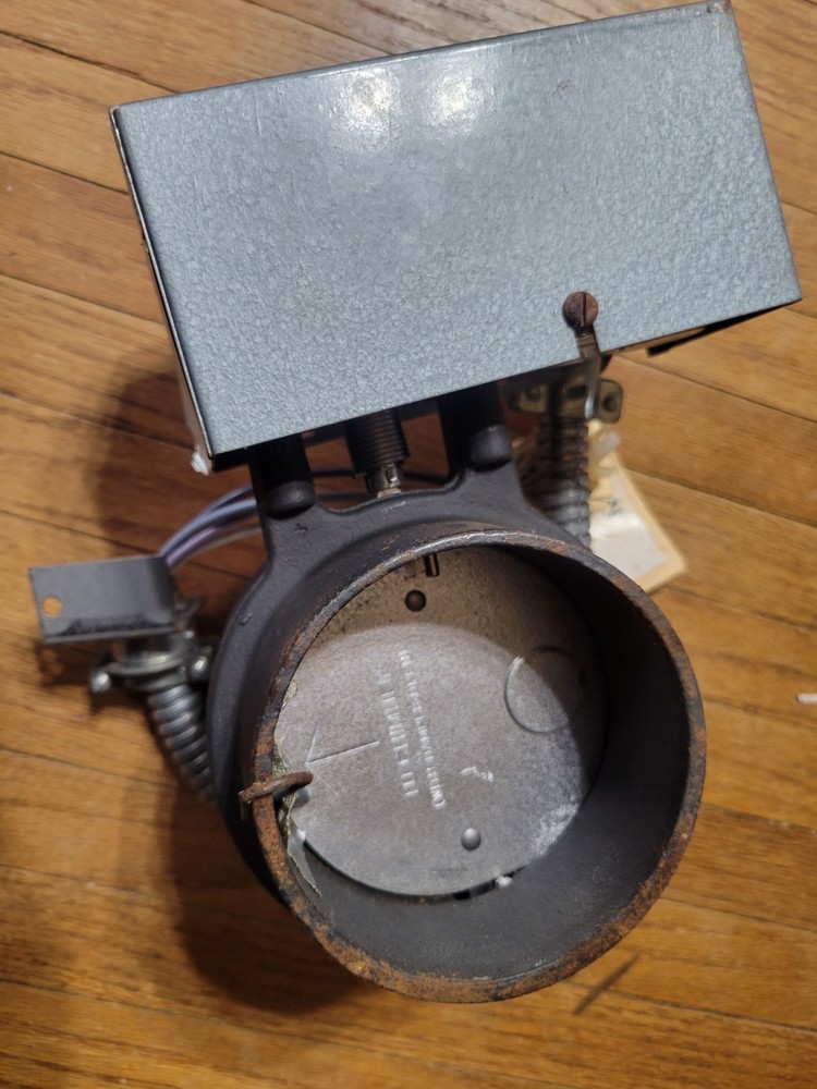 Automatic Vent Damper Bay70x106 24v 6 Watts