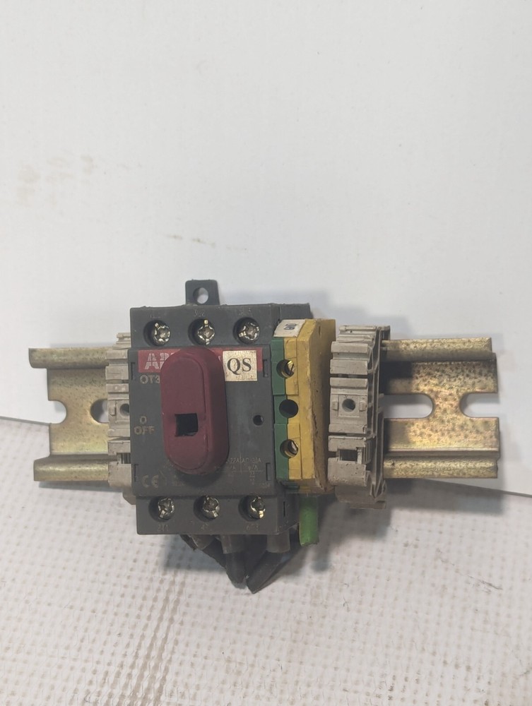 ABB OT32E3 disconnect switch on DIN rail as pictured