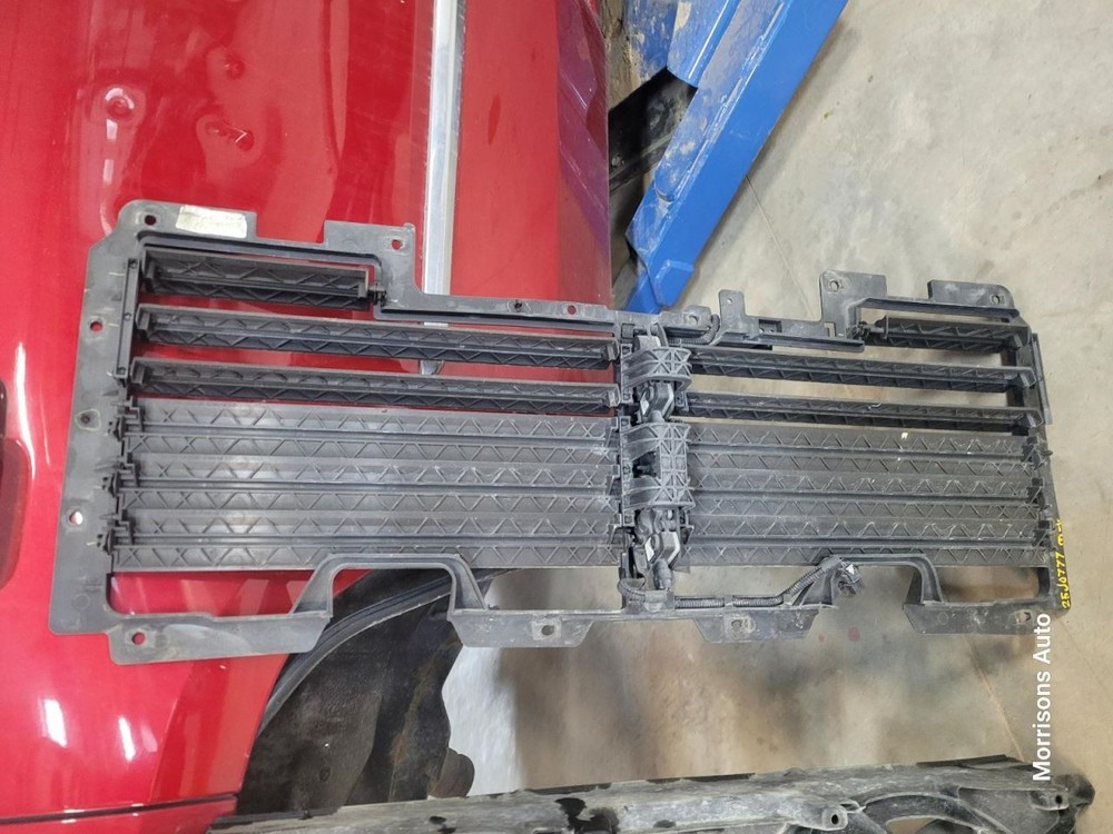 ESCALADE  2015 Air Shutter 2104375