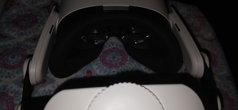 Meta Quest 3s 128GB Gently Used No controllers with Adjustable Elite Strap