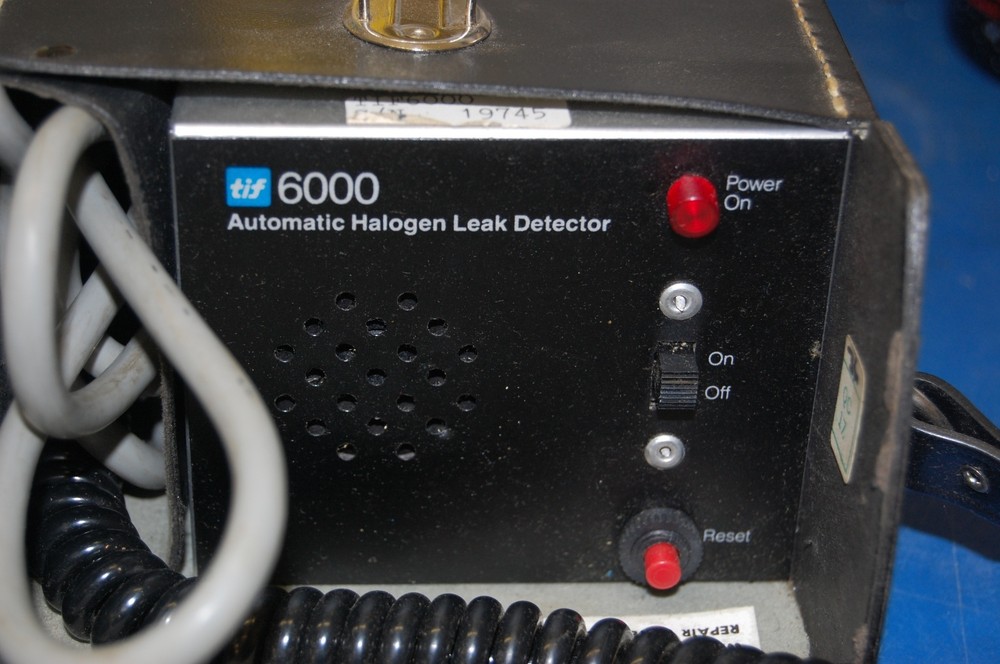 TIF 6000 Automatic Halogen Leak Detector (In leather carrying case)