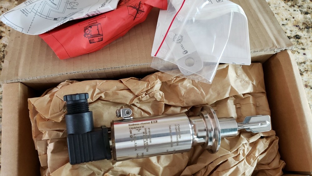 ENDRESS HAUSER FTL50H-PTC2AC8E3A LIQUIPHANT M LEVEL LIMIT SWITCH