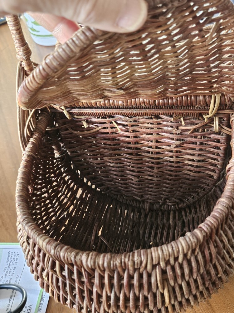 PRIMITIVE Vintage 10" WOVEN EGG GATHERING BUTTOCKS BASKET With Handle