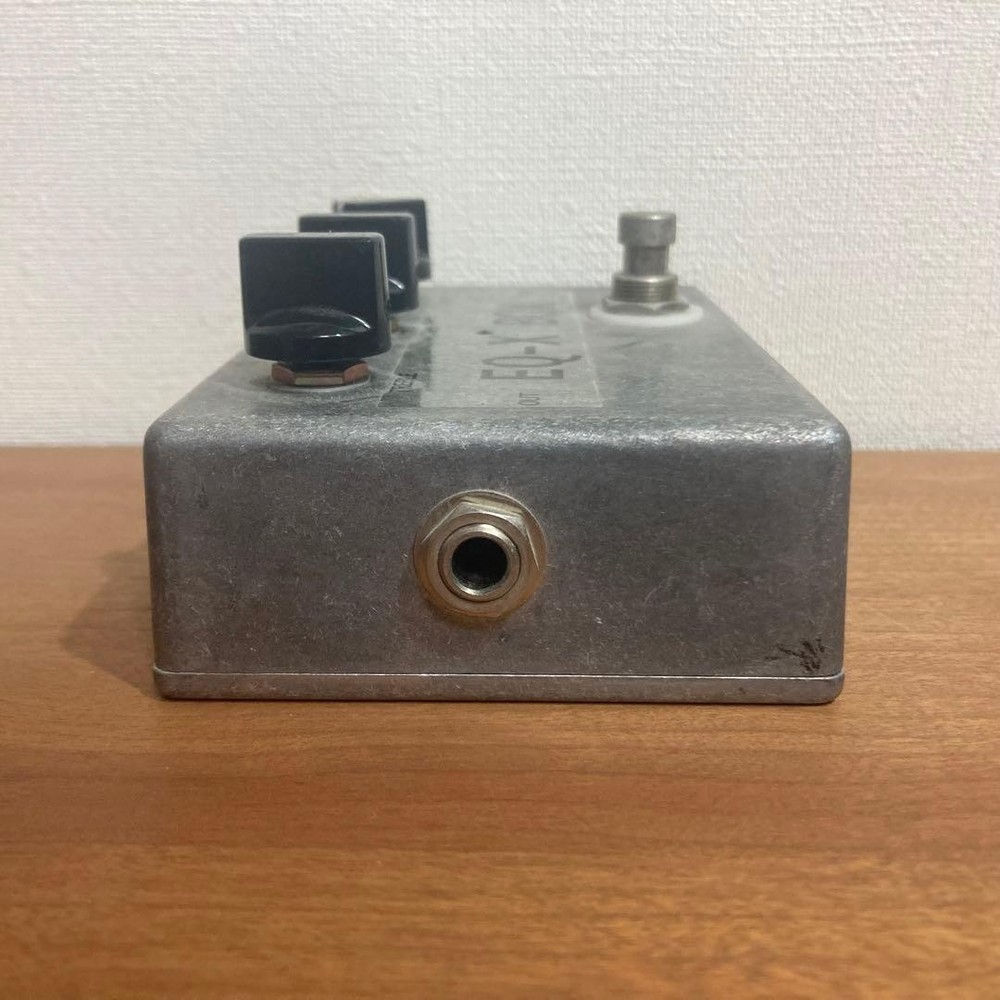 Electric bass pre equalizer