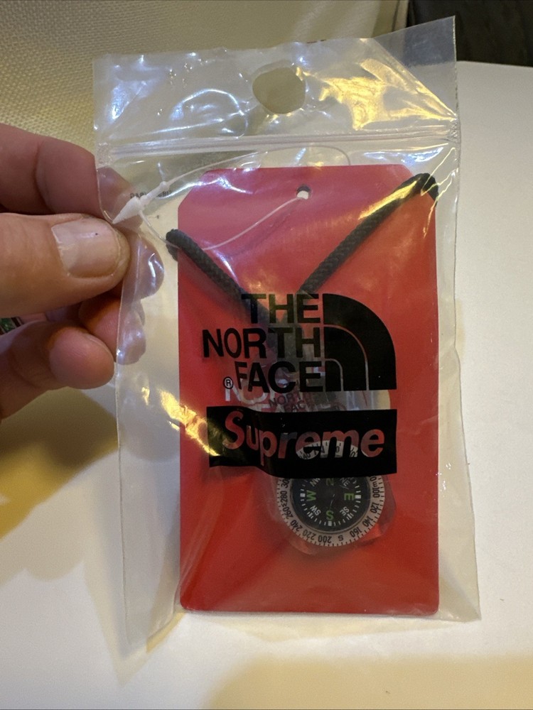 Supreme Northface Compass