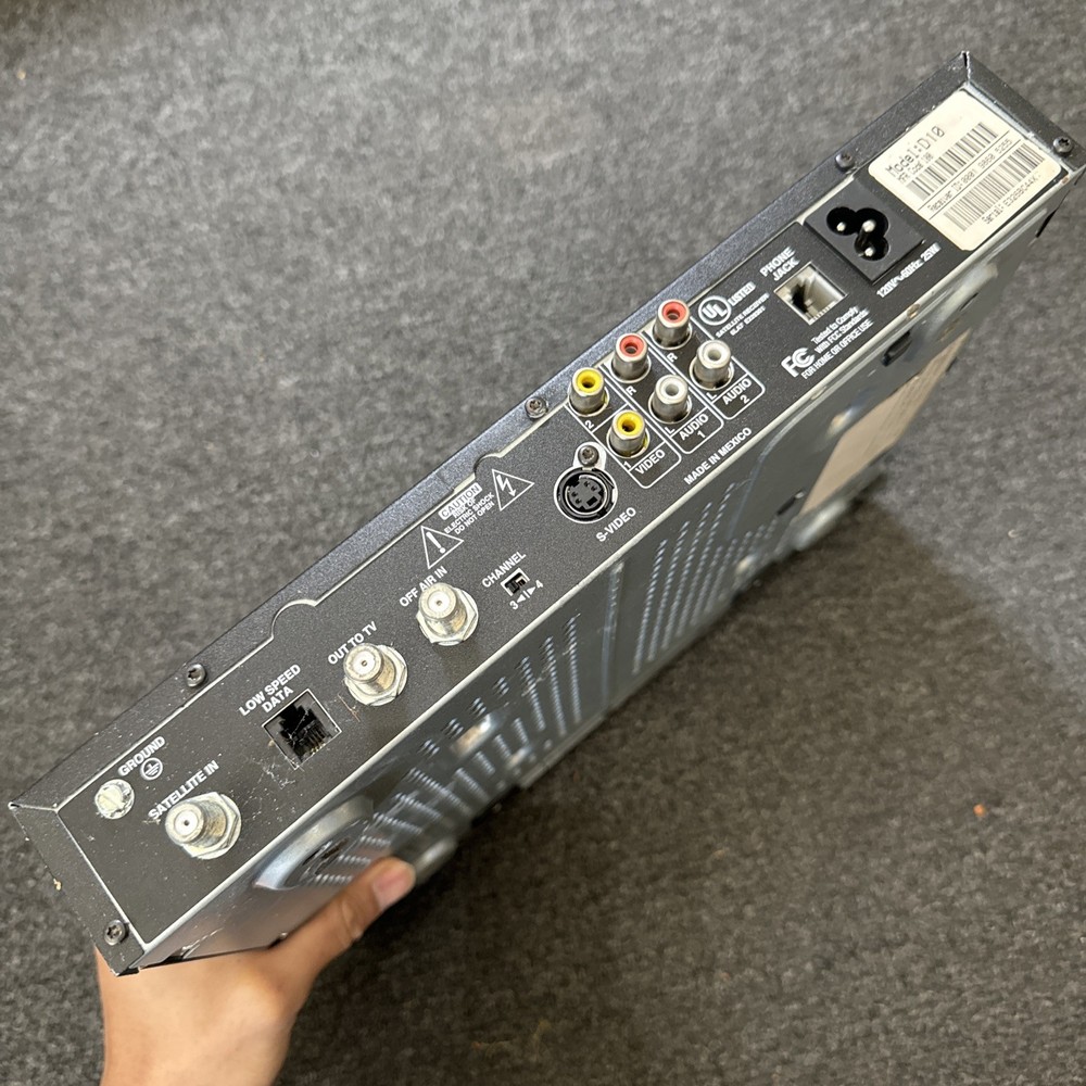 DirecTV D10 Digital Satellite Receiver Box SD DVR Ready No Remote- Works