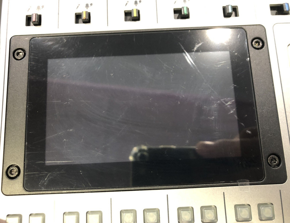 Zoom PODTRAKP8 Podcast Recorder Tracking