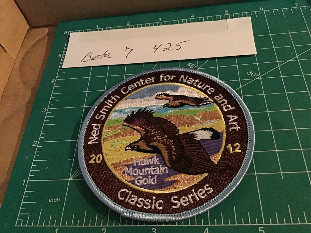NED SMITH CENTER CLASSIC SERIES 4" 2012 " HAWK MOUNTAIN GOLD " PATCH