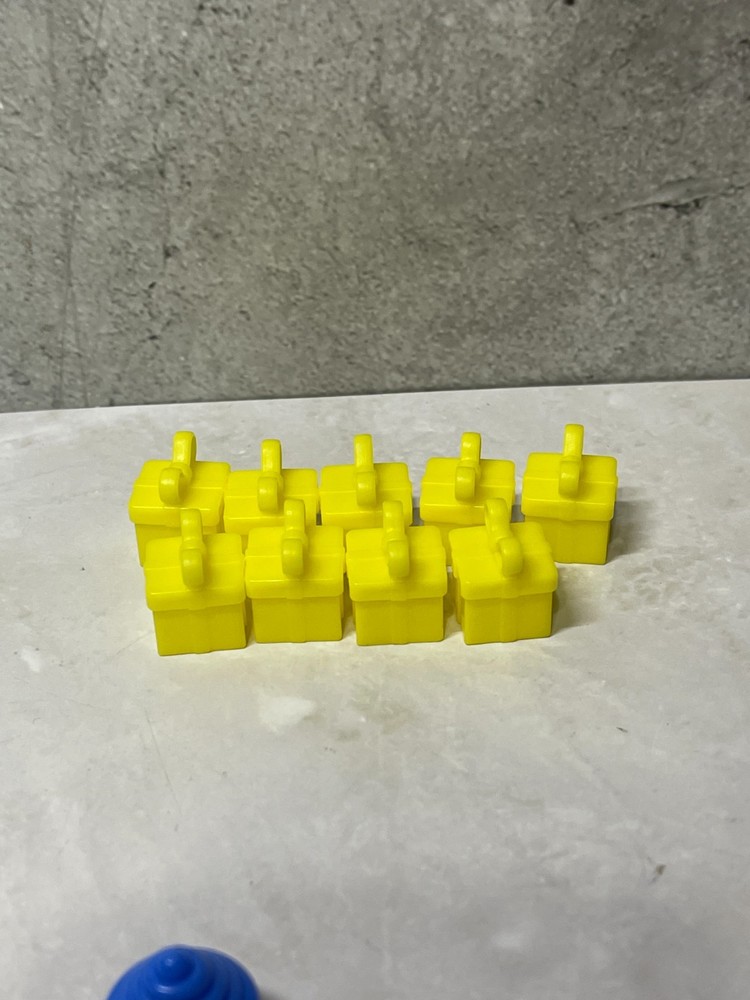 2011 Monopoly Junior Party - Replacement yellow presents