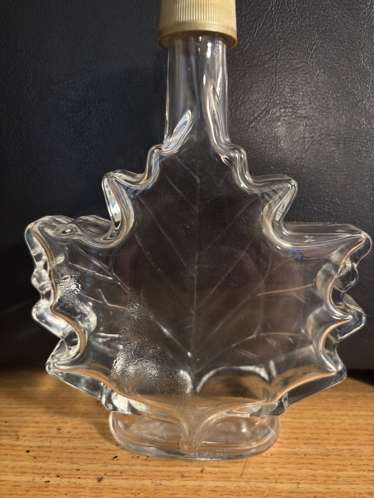 US Pat. Maple Leaf Shaped Bottle with Lid- Clear 25 cl/ 48mm (empty)