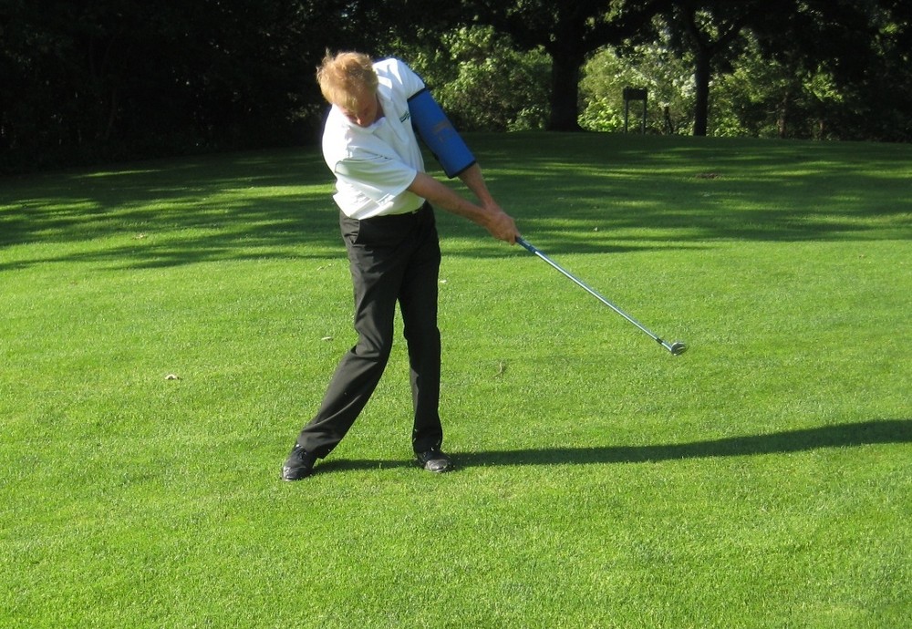 Golf Trainer - Bending Your Arm, Get Help From The "Straight Arm"