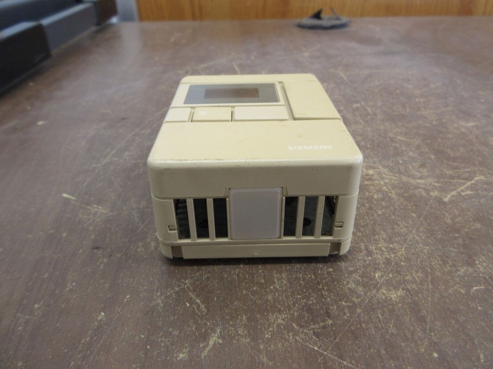 Siemens Room Temp. Sensor 544780FA w/ Display *Broken Mounting* Used