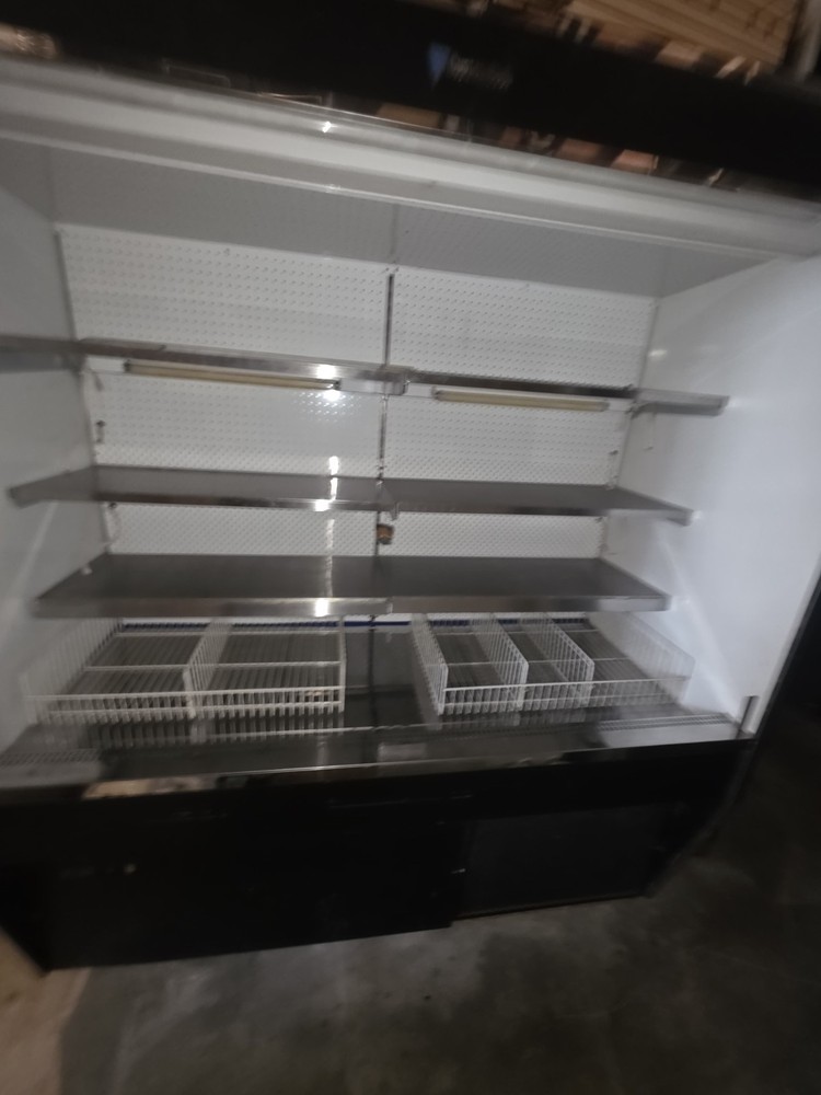 VERTICAL OPEN AIR COOLER DISPLAY CASE