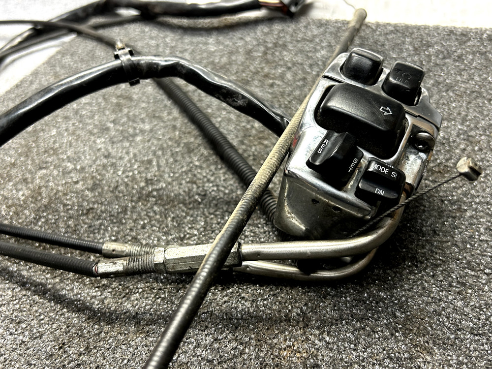 GENUINE HARLEY DAVIDSON TOURING RIGHT HANDLEBAR CONTROL HOUSING SWITCH