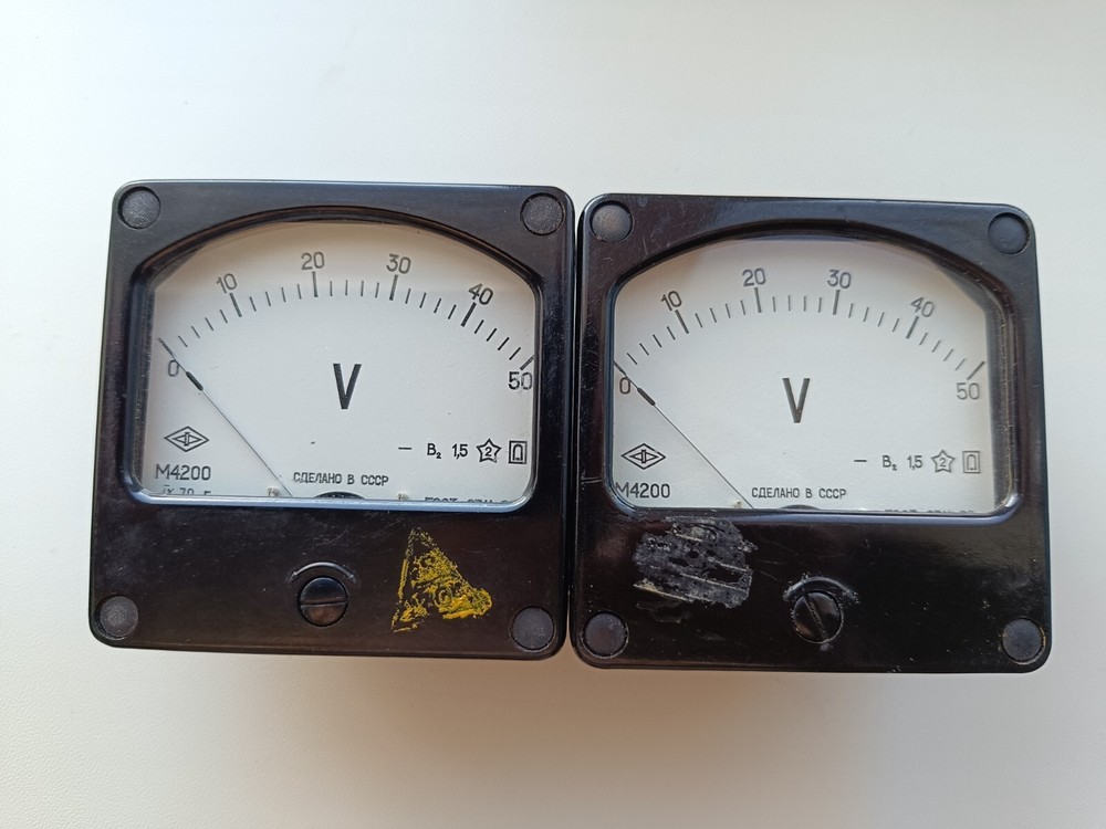 M42000 Voltmeter 0-50 Volt.2 pieces.Working.Good condition