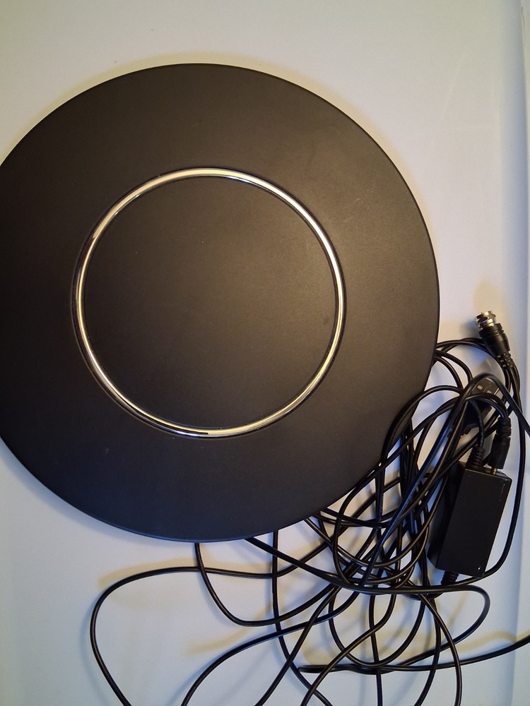 Digital HDTV Antenna (Black and Silver)