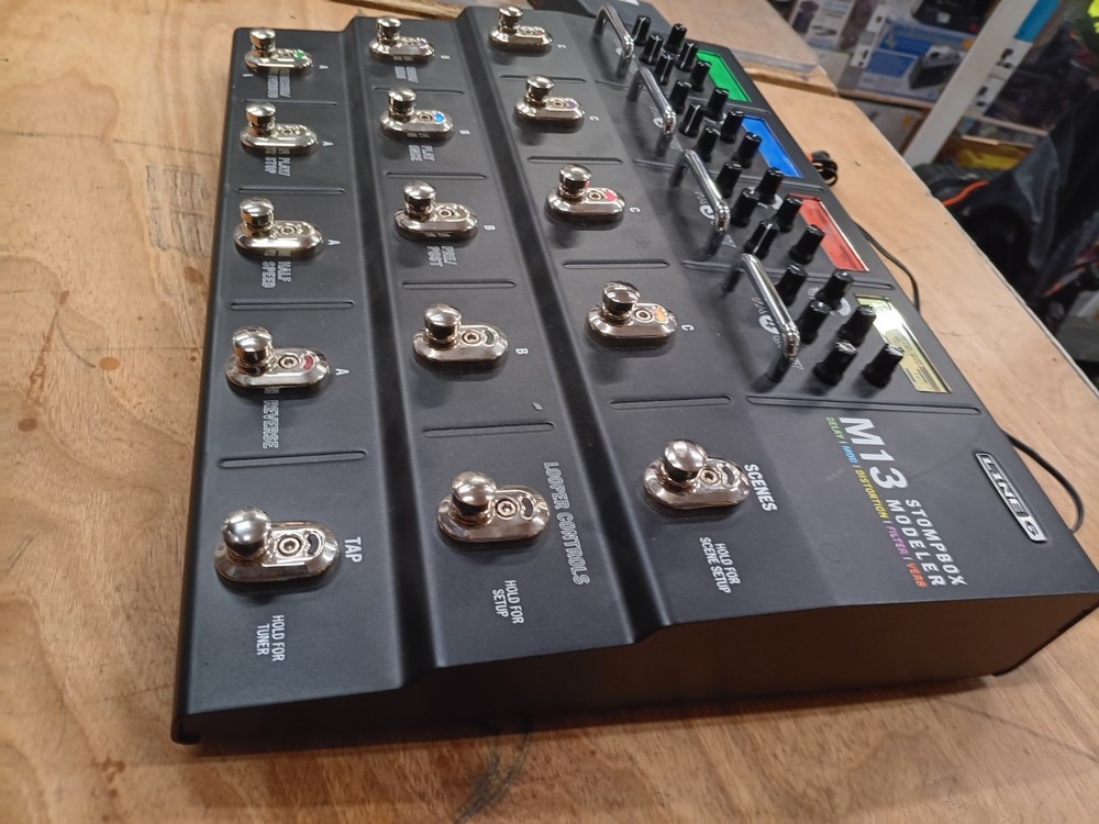 Line 6 M13 Stompbox Modeler Guitar Processor Pedal 75+ Effects