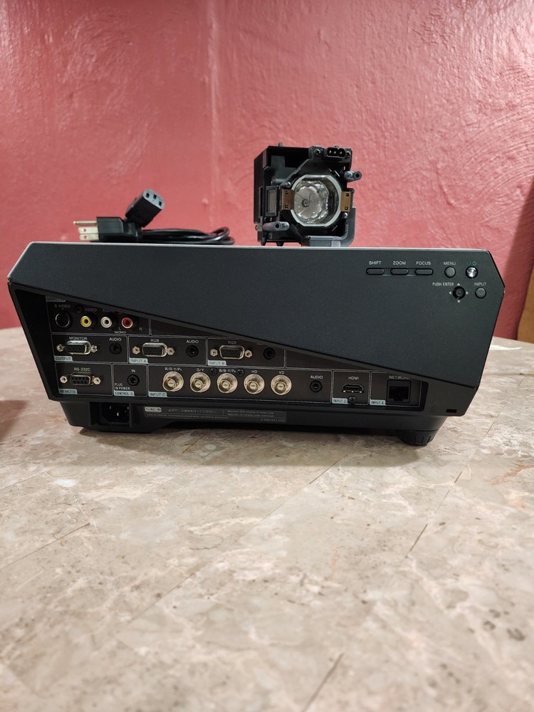 Sony VPL-FX40 Proyector plus replacement lamp no remote control Works Perfect