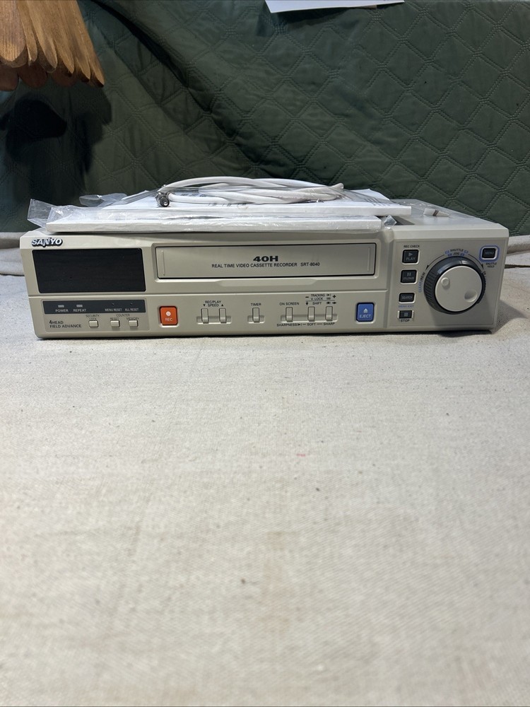 SANYO SRT-8040 VHS 40 HOUR RECORDER