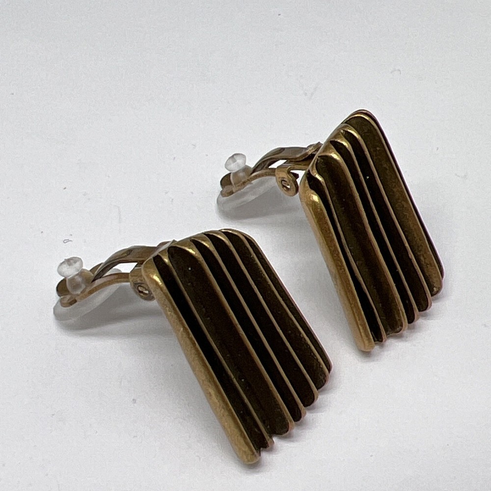 Signed CHICO'S Brass-tone Clip-on 1” Earring (6633)