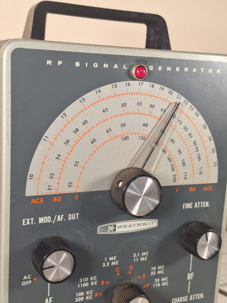 Vintage Heathkit RF Signal Generator Model IG-102 Powers On Untested