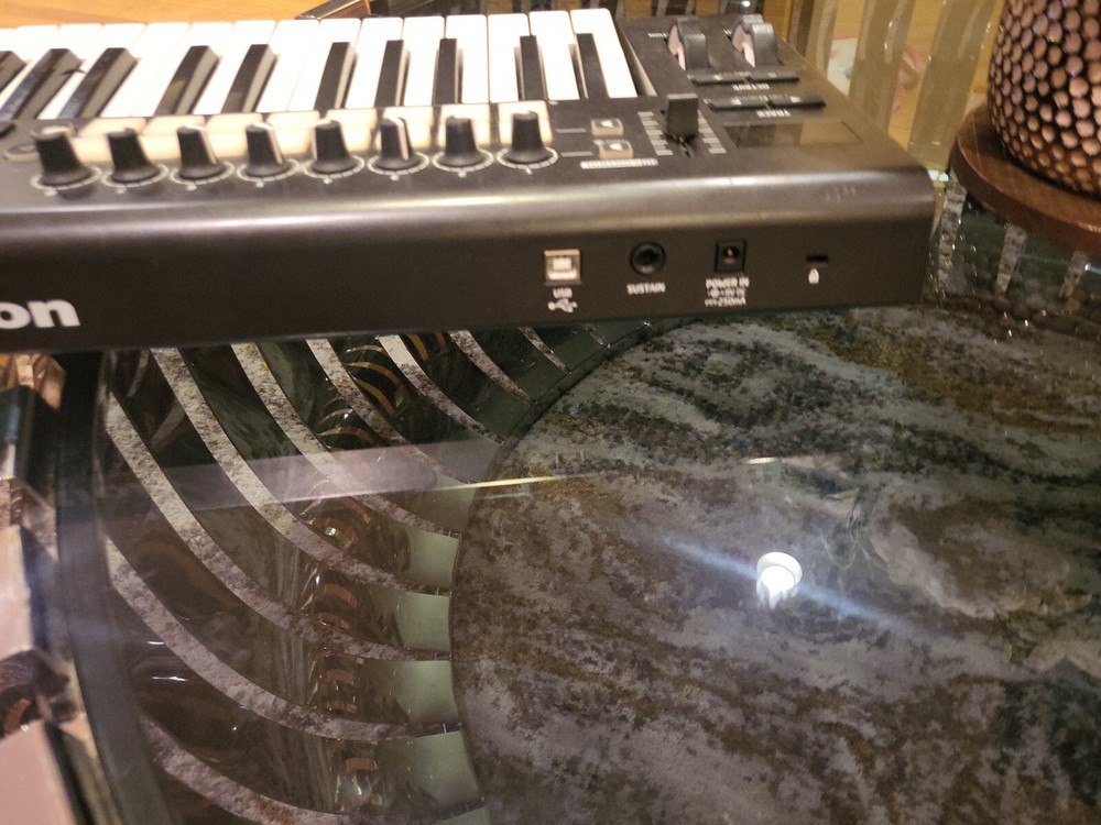 Novation Launchkey Mini USB 25-Mini-Key MIDI Keyboard Controller MK3 Tested