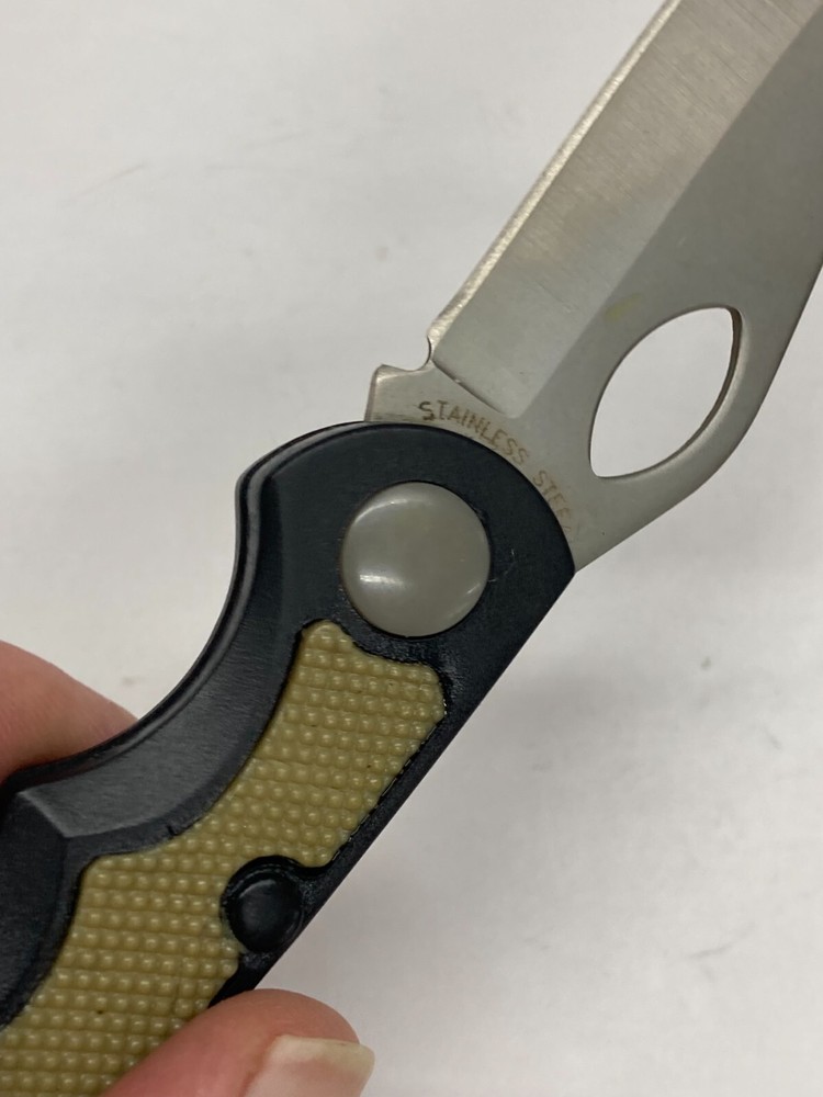 Gray Folding Lockback Knife w/Plain Blade, Thumb Hole C-370GY