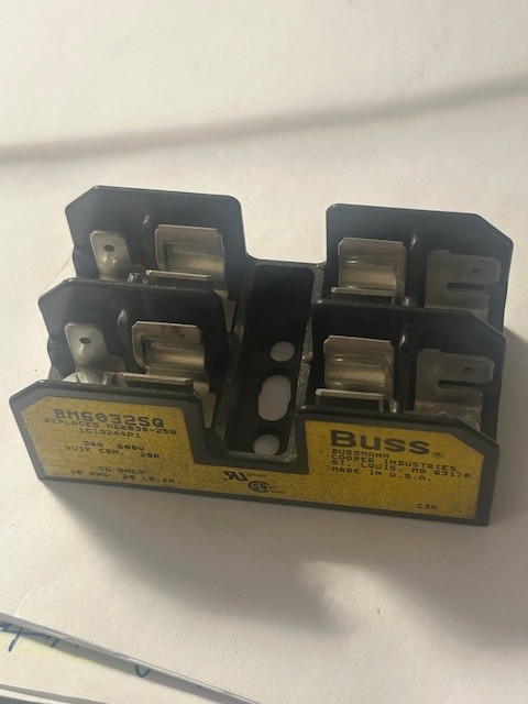 538704 Fuse Block
