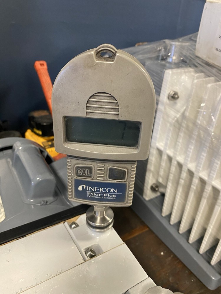 Leybold D8B Vacuum Pump