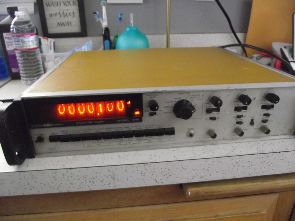 SYSTRON DONNER COUNTER/TIMER MODEL 6151.