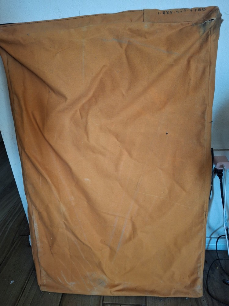 ALLUMINUM DISPLAY CASES 34X22X3.25