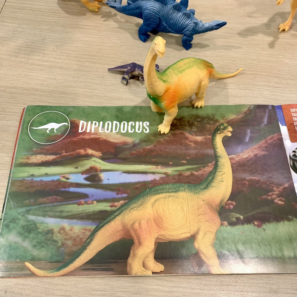 11 Dinosaur Toy Figures Prextex Educational Dinosaur Book & Plastic Storage Case
