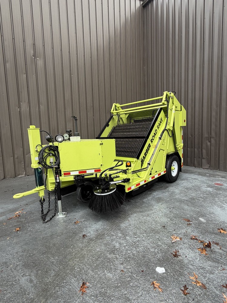 Barber ROAD RAKE Model 200 Engine Powered Roadway Litter Collection Machine