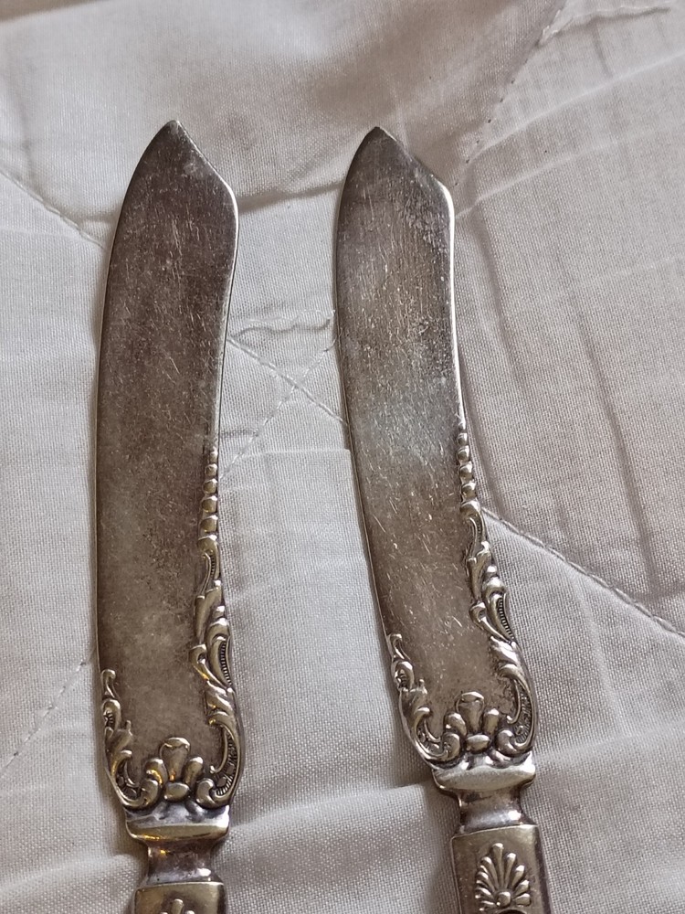 6 Antique Keystone Silverplate Butter Knives Bancroft Pattern.