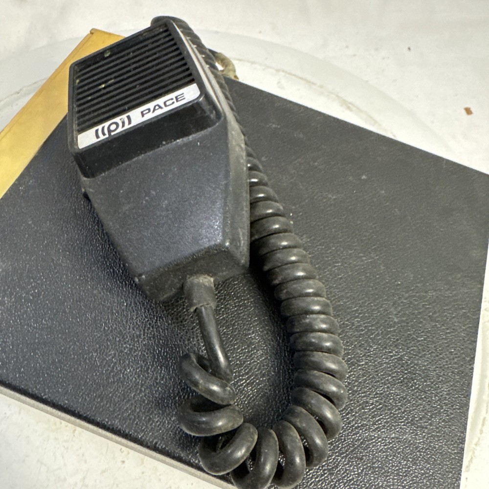 Vintage Pace 8046 CB with Microphone