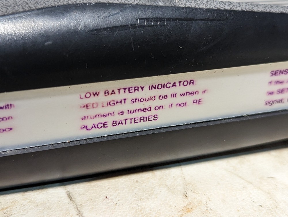 TIF Instruments halogen leak detector with leather case