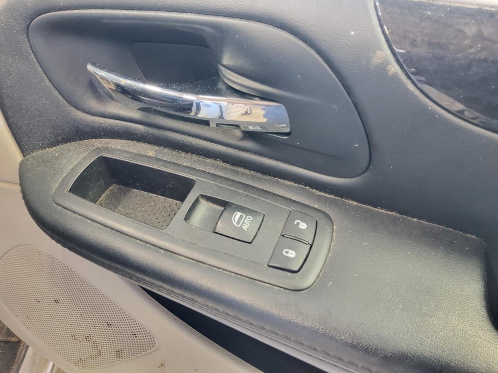Used A/C Selector Switch fits: 2016 Dodge Caravan AC front dash mounted manual c
