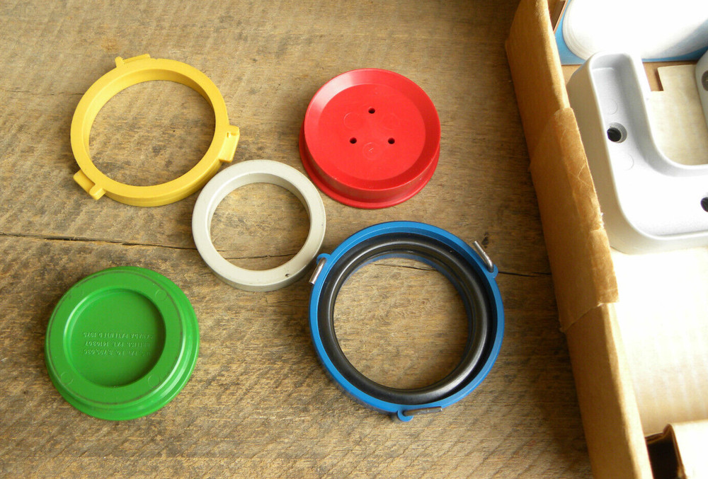 Badge-A-Minit Hand Press Button Maker w/ Accessories