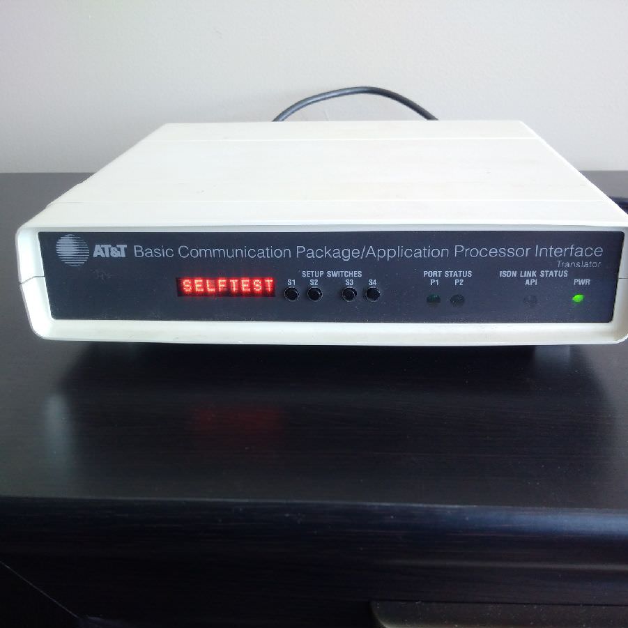 Lucent Basic Communication Package/Application Processor Interface ED5D709-30 G3