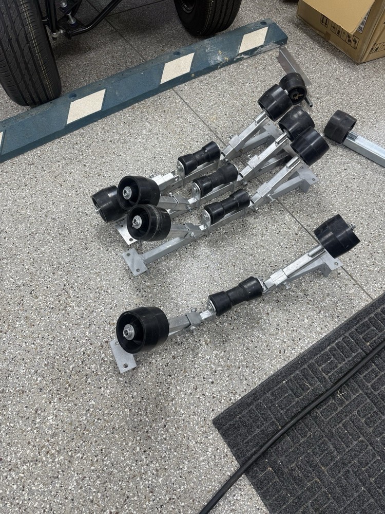 Boat Trailer Bottom Support Bracket with Keel Rollers capacity 1102 lbs