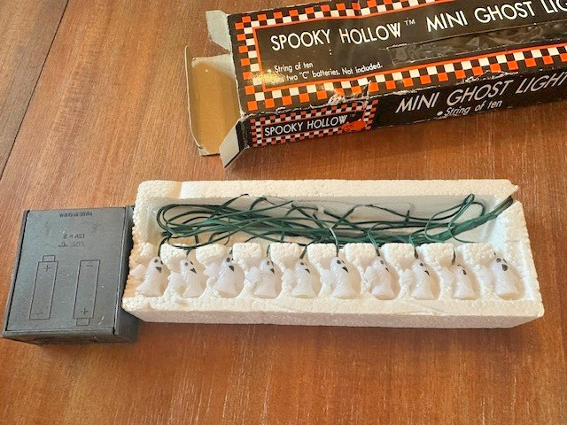 Vintage Spooky Hollow Mini Ghosts Light Set Halloween - 1 ghost doesn't light up